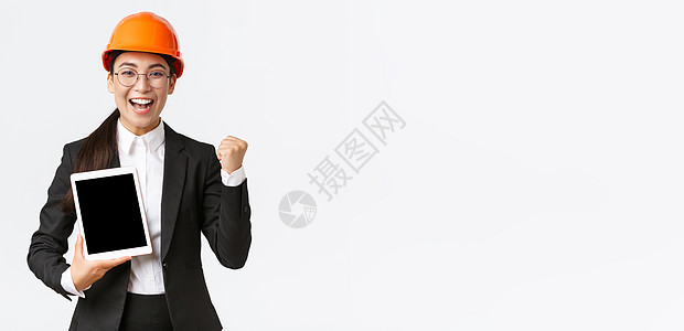 穿女西装的新时代中介 打破房产业的专业旧板